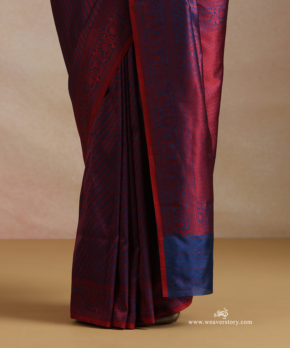 Blue_And_Red_Handloom_Pure_Katan_Silk_Resham_Tanchoi_Banrasi_Saree_With_Small_Leaf_Bel_And_Red_Selvedge_WeaverStory_04