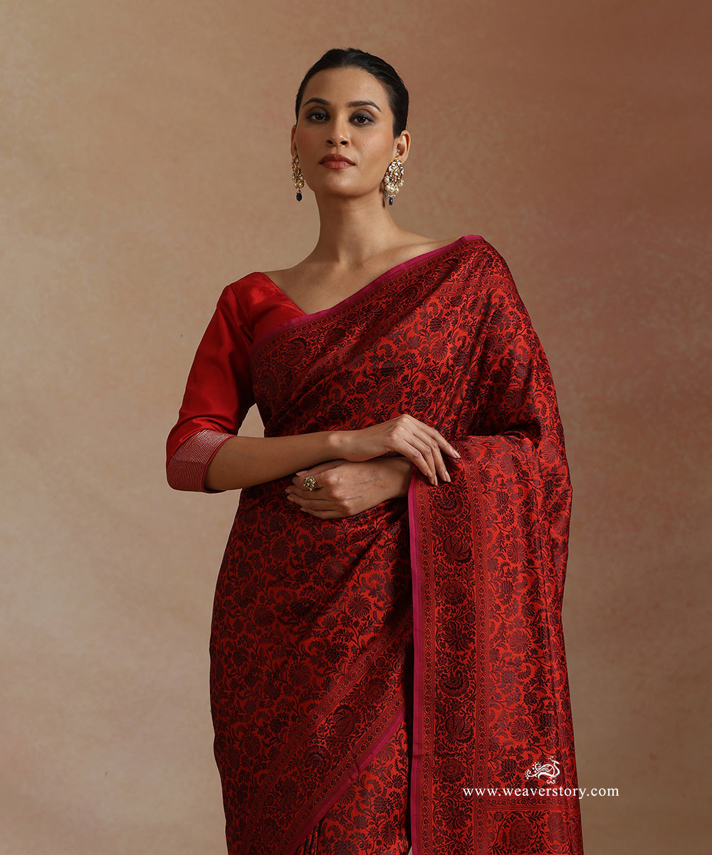 Orange_And_Black_Handloom_Pure_Katan_Silk_Resham_Tanchoi_Banrasi_Saree_With_Flower_Jall_And_Pink_Selvedge_WeaverStory_01