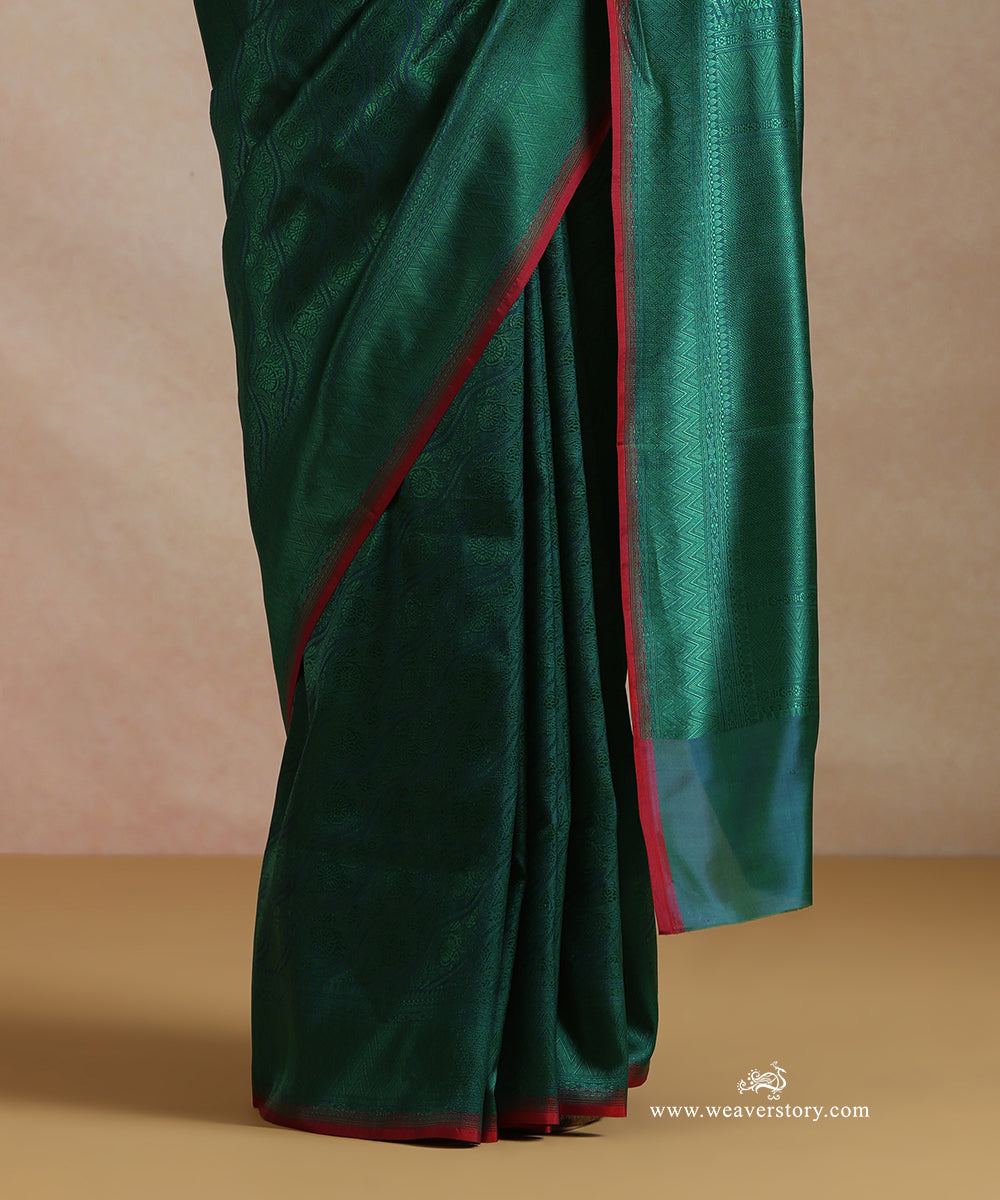 Teal_Green_Handloom_Pure_Katan_Silk_Resham_Tanchoi_Banrasi_Saree_With_Flower_Bel_And_Pink_Selvedge_WeaverStory_04