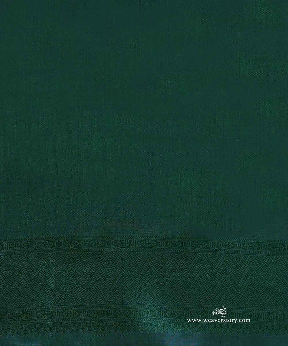 Teal_Green_Handloom_Pure_Katan_Silk_Resham_Tanchoi_Banrasi_Saree_With_Flower_Bel_And_Pink_Selvedge_WeaverStory_05