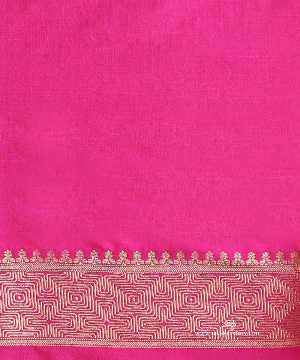 Red_Handloom_Pure_Katan_Silk_Kimkhab_Banrasi_Saree_With_Pink_Selvedge_WeaverStory_05