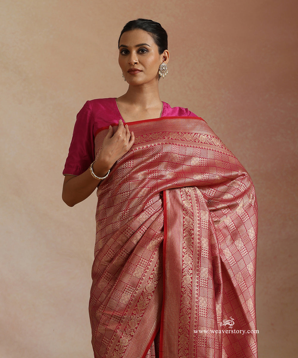 Magenta_Handloom_Pure_Katan_Silk_Kimkhab_Banrasi_Saree_With_Zometric_Pattern_WeaverStory_01