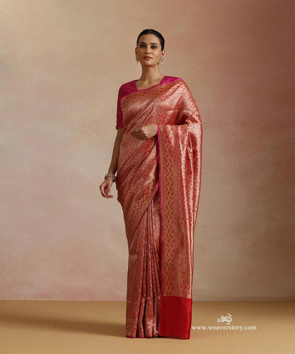 Red_Handloom_Pure_Katan_Silk_Kimkhab_Banrasi_Saree_With_Flowing_Lines_On_Border_WeaverStory_02