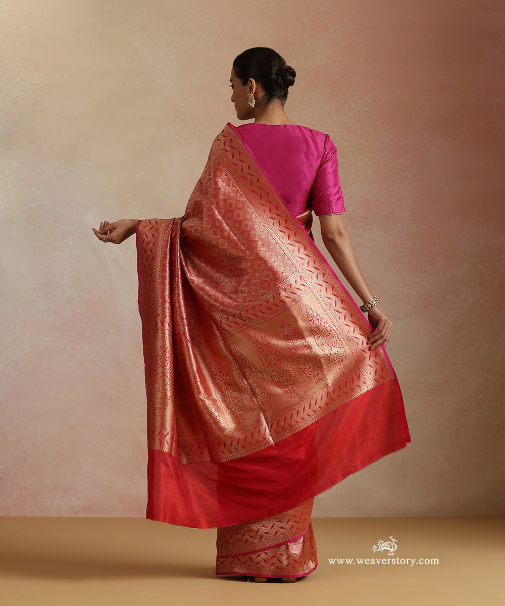 Red_Handloom_Pure_Katan_Silk_Kimkhab_Banrasi_Saree_With_Flowing_Lines_On_Border_WeaverStory_03