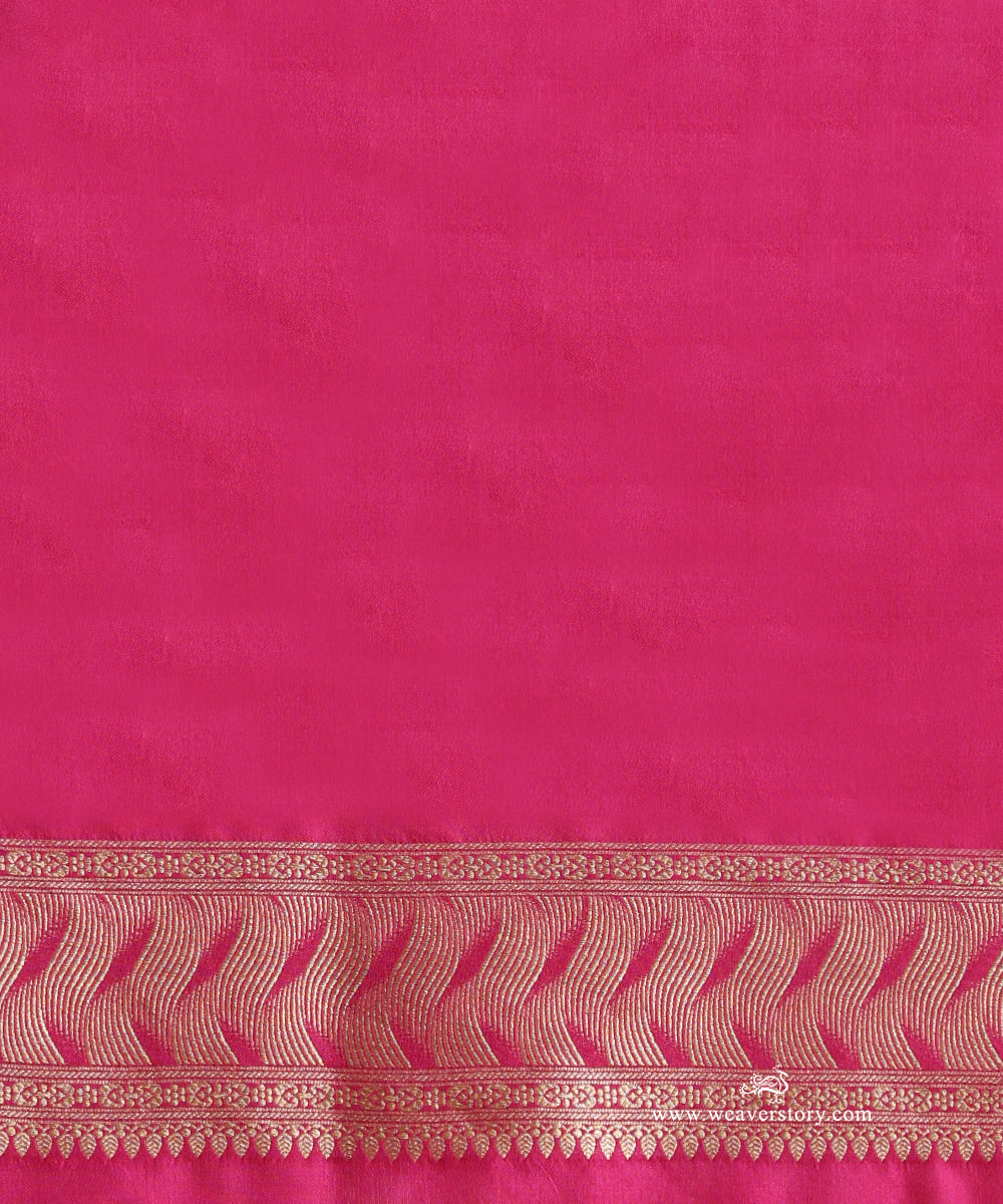 Red_Handloom_Pure_Katan_Silk_Kimkhab_Banrasi_Saree_With_Flowing_Lines_On_Border_WeaverStory_05