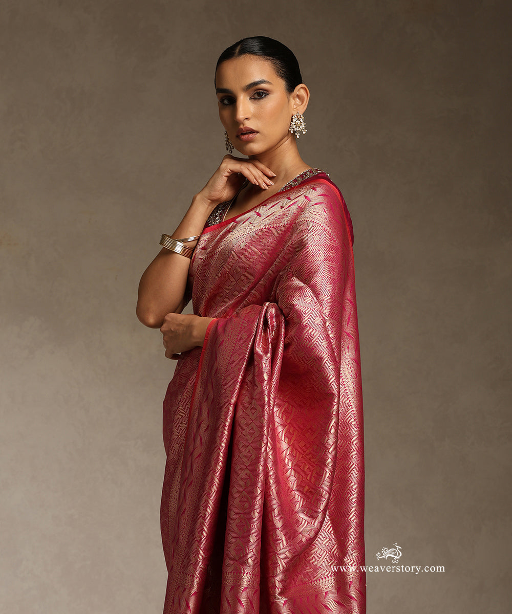 Rani_Pink_Handloom_Pure_Katan_Silk_Kimkhab_Banarasi_Saree_With_Flowing_Lines_On_Border_WeaverStory_02