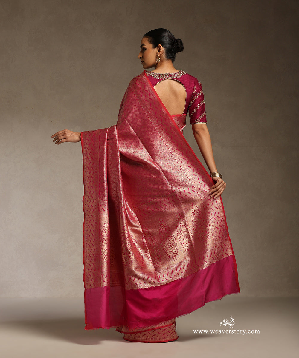 Rani_Pink_Handloom_Pure_Katan_Silk_Kimkhab_Banarasi_Saree_With_Flowing_Lines_On_Border_WeaverStory_03