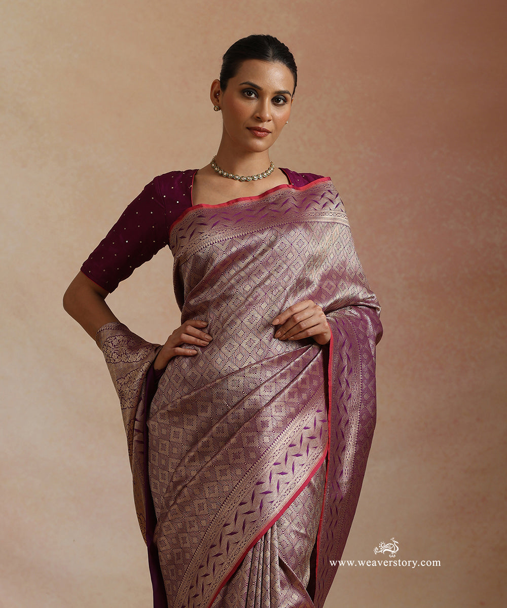 Purple_Pure_Katan_Silk_Kimkhab_Banrasi_Saree_With_Flowing_Lines_On_Border_WeaverStory_01