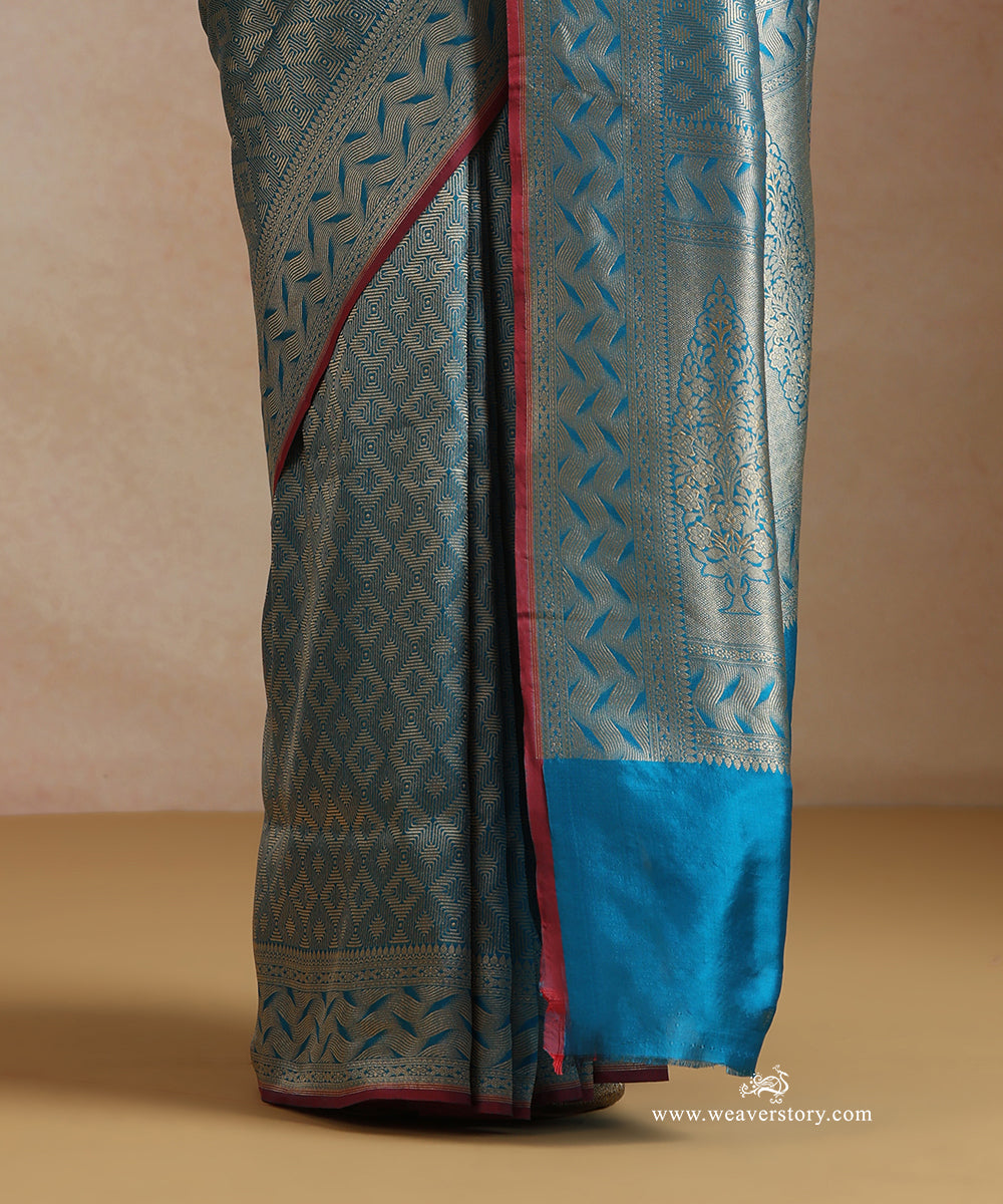 Firozi_Katan_Silk_Kimkhab_Banrasi_Saree_With_Flowing_Lines_On_Border_WeaverStory_04