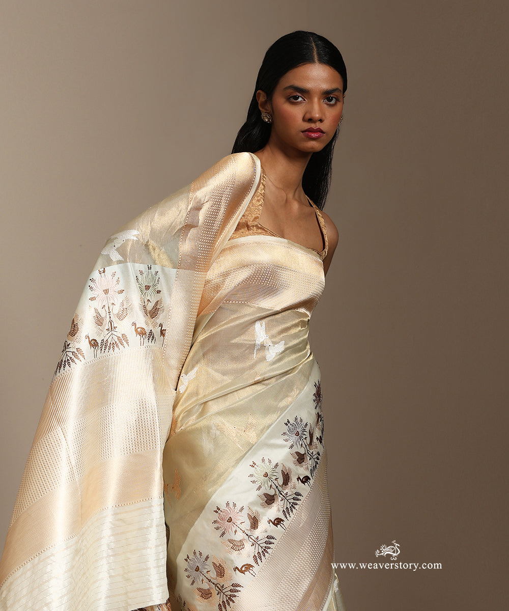 Pastel_Green_Handloom_Pure_Tissue_Silk_Banarasi_Saree_With_Katan_Silk_Kadiyal_Intricate_Resham_Work_Border_And_Small_Birds_Motifs_WeaverStory_02