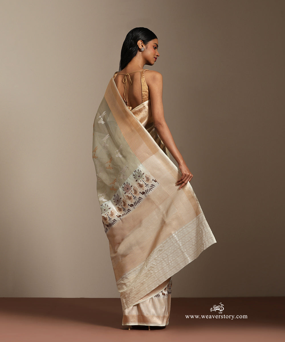 Pastel_Green_Handloom_Pure_Tissue_Silk_Banarasi_Saree_With_Katan_Silk_Kadiyal_Intricate_Resham_Work_Border_And_Small_Birds_Motifs_WeaverStory_03