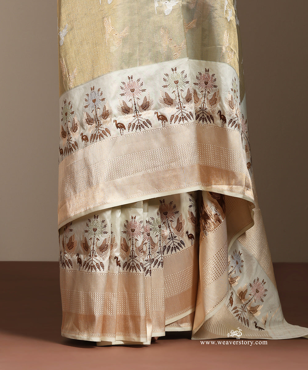 Pastel_Green_Handloom_Pure_Tissue_Silk_Banarasi_Saree_With_Katan_Silk_Kadiyal_Intricate_Resham_Work_Border_And_Small_Birds_Motifs_WeaverStory_04