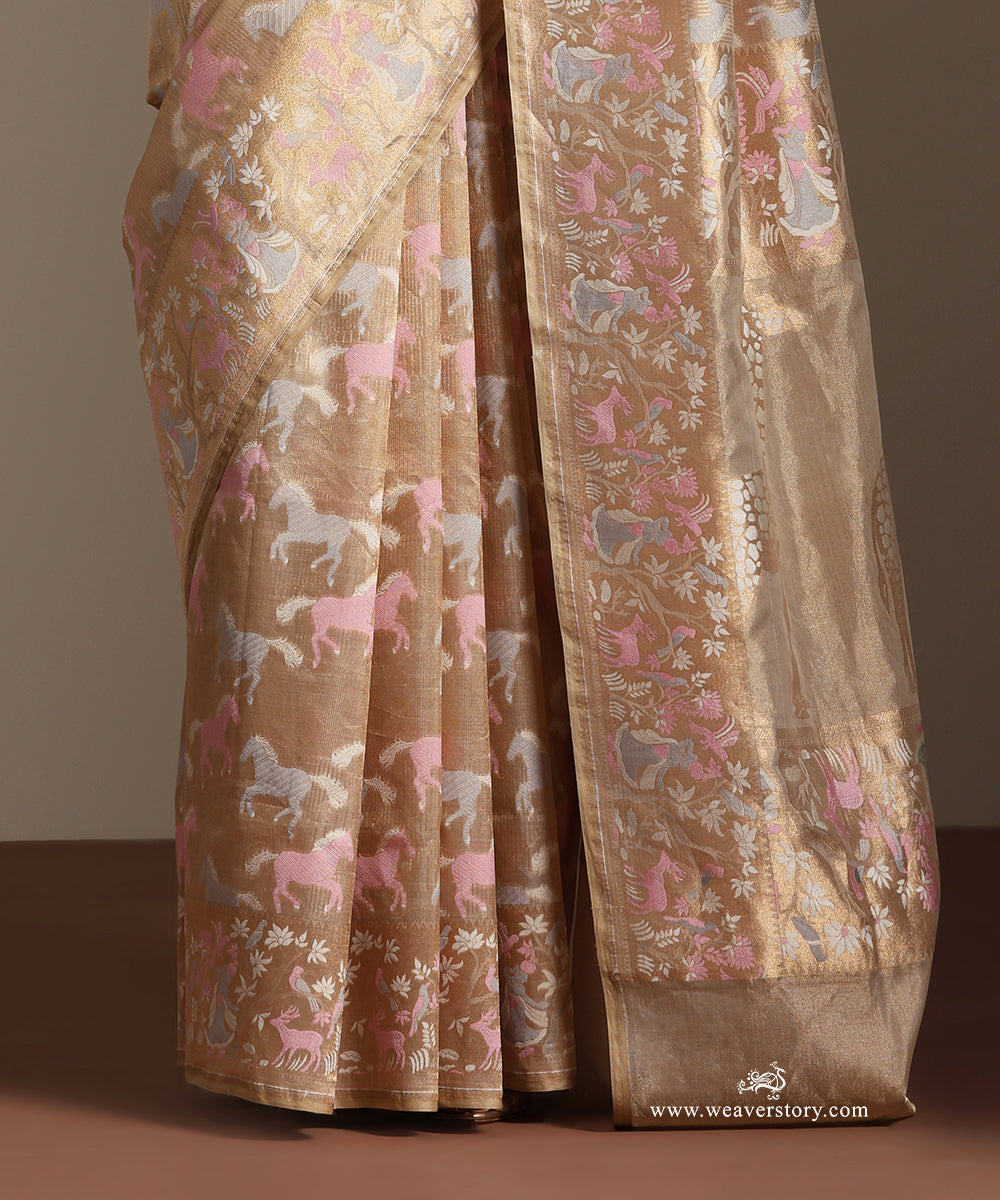 Gold_Handloom_Pure_Tissue_Silk_Banarasi_Shikargha_Saree_With_Zebra_Motifs_On_Pallu_WeaverStory_04