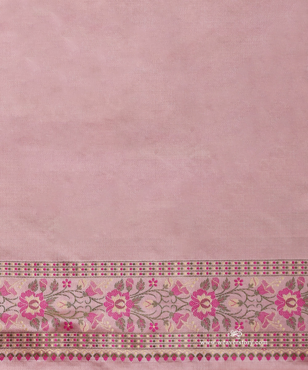 Soft_Pink_Handloom_Pure_Katan_Silk_Tanchoi_Banarasi_Saree_With_Rose_Flower_Jall_WeaverStory_05