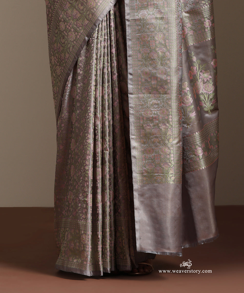 Gray_Handloom_Pure_Katan_Silk_Tanchoi_Banarasi_Saree_With_Rose_Flower_Jall_WeaverStory_04