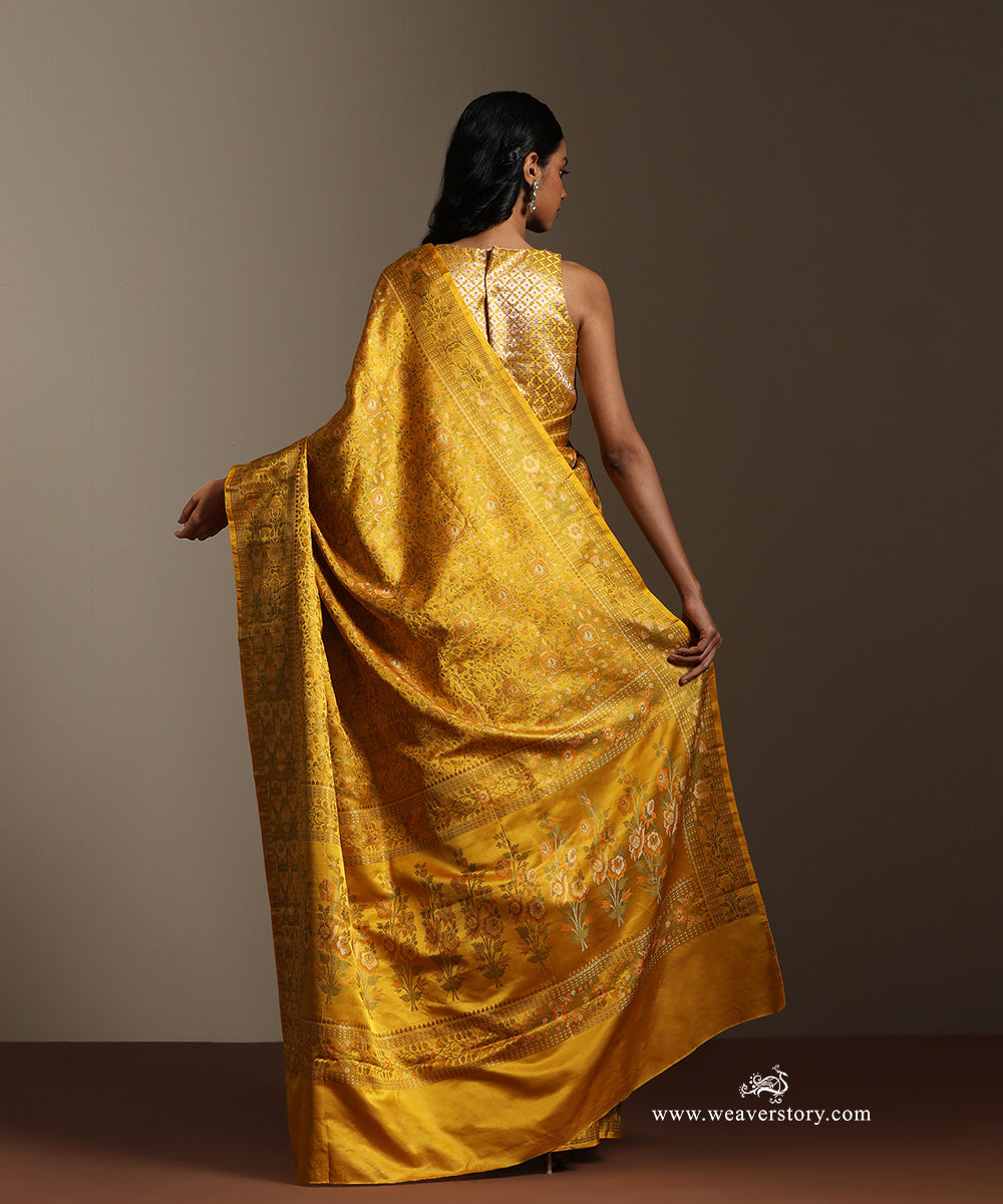 Mustard_Handloom_Pure_Katan_Silk_Tanchoi_Banarasi_Saree_With_Rose_Flower_Jall_WeaverStory_03