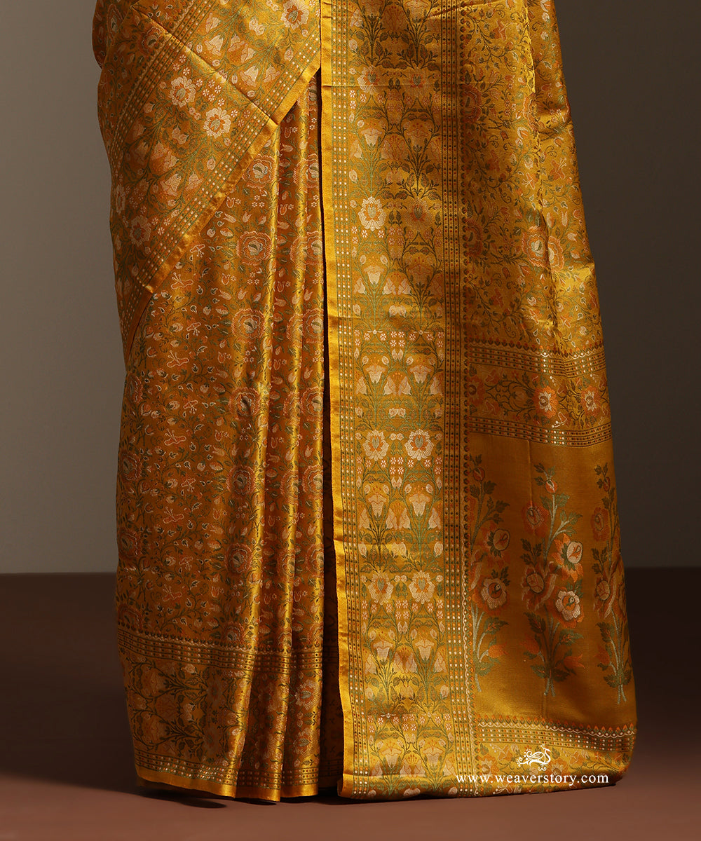 Mustard_Handloom_Pure_Katan_Silk_Tanchoi_Banarasi_Saree_With_Rose_Flower_Jall_WeaverStory_04