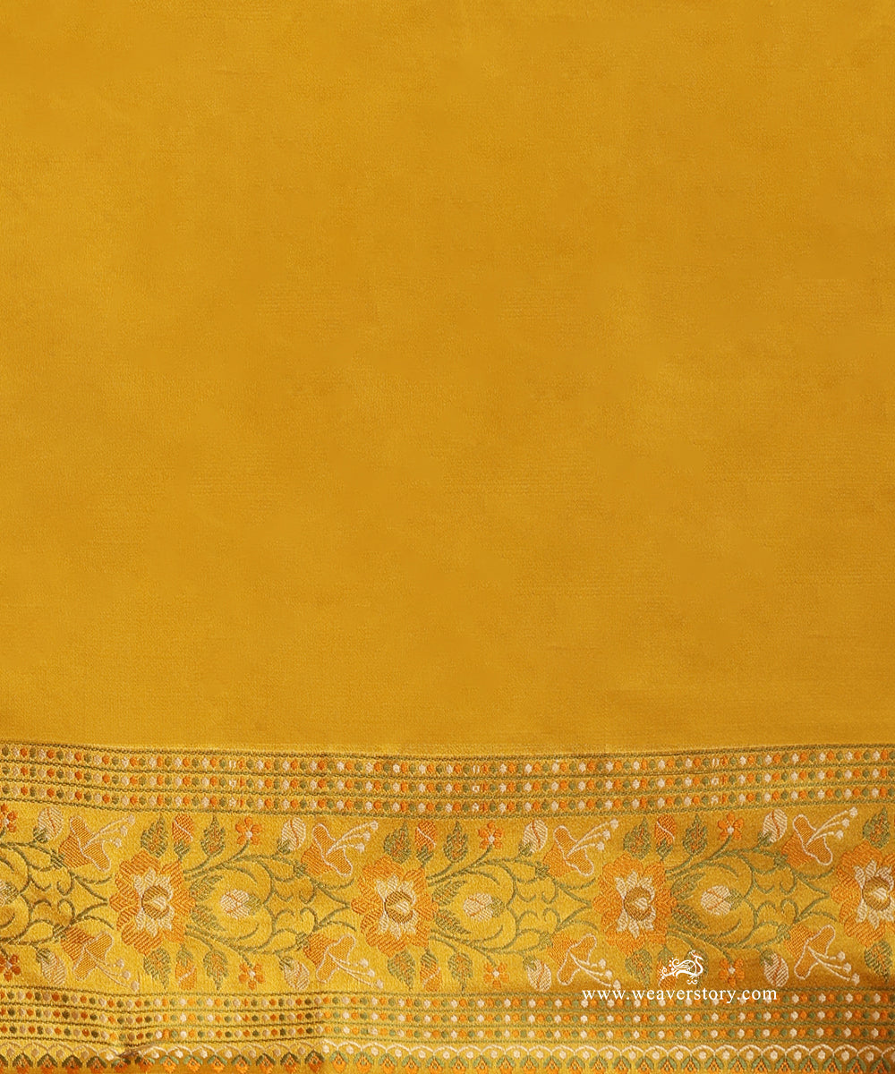 Mustard_Handloom_Pure_Katan_Silk_Tanchoi_Banarasi_Saree_With_Rose_Flower_Jall_WeaverStory_05