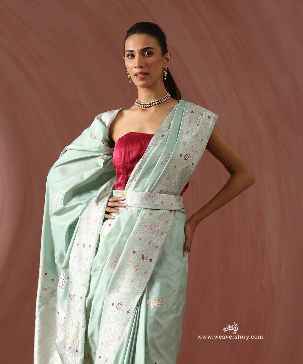 Ice_Blue_Handloom_Pure_Katan_Silk_Banarasi_Kadhwa_Saree_With_Meenakri_Nandi_Motifs_And_Peacock_Motif_Boder_WeaverStory_02