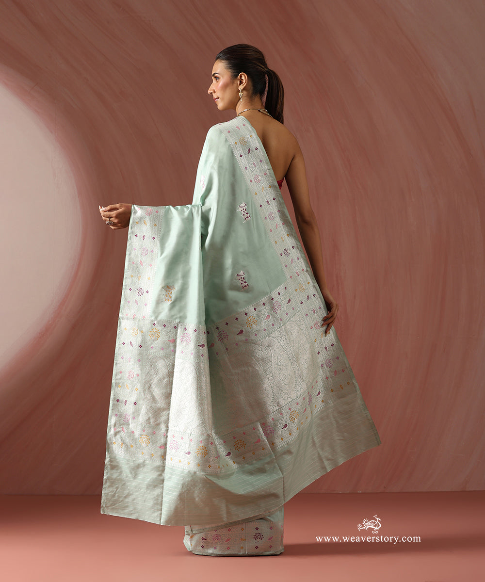 Ice_Blue_Handloom_Pure_Katan_Silk_Banarasi_Kadhwa_Saree_With_Meenakri_Nandi_Motifs_And_Peacock_Motif_Boder_WeaverStory_03