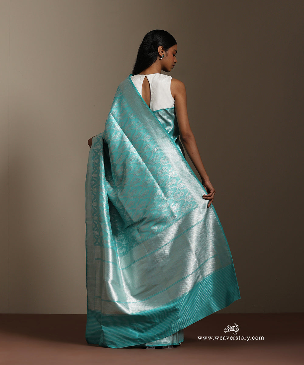 Fioji_Handloom_Pure_Katan_Silk_Banarasi_Kimkhab_Guldasta_Motifs_Silvers_Zari_Saree_WeaverStory_03