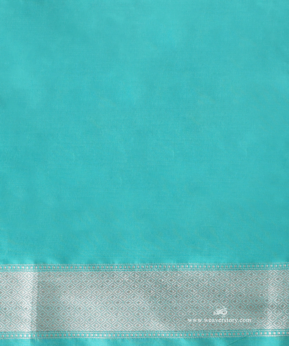 Fioji_Handloom_Pure_Katan_Silk_Banarasi_Kimkhab_Guldasta_Motifs_Silvers_Zari_Saree_WeaverStory_05