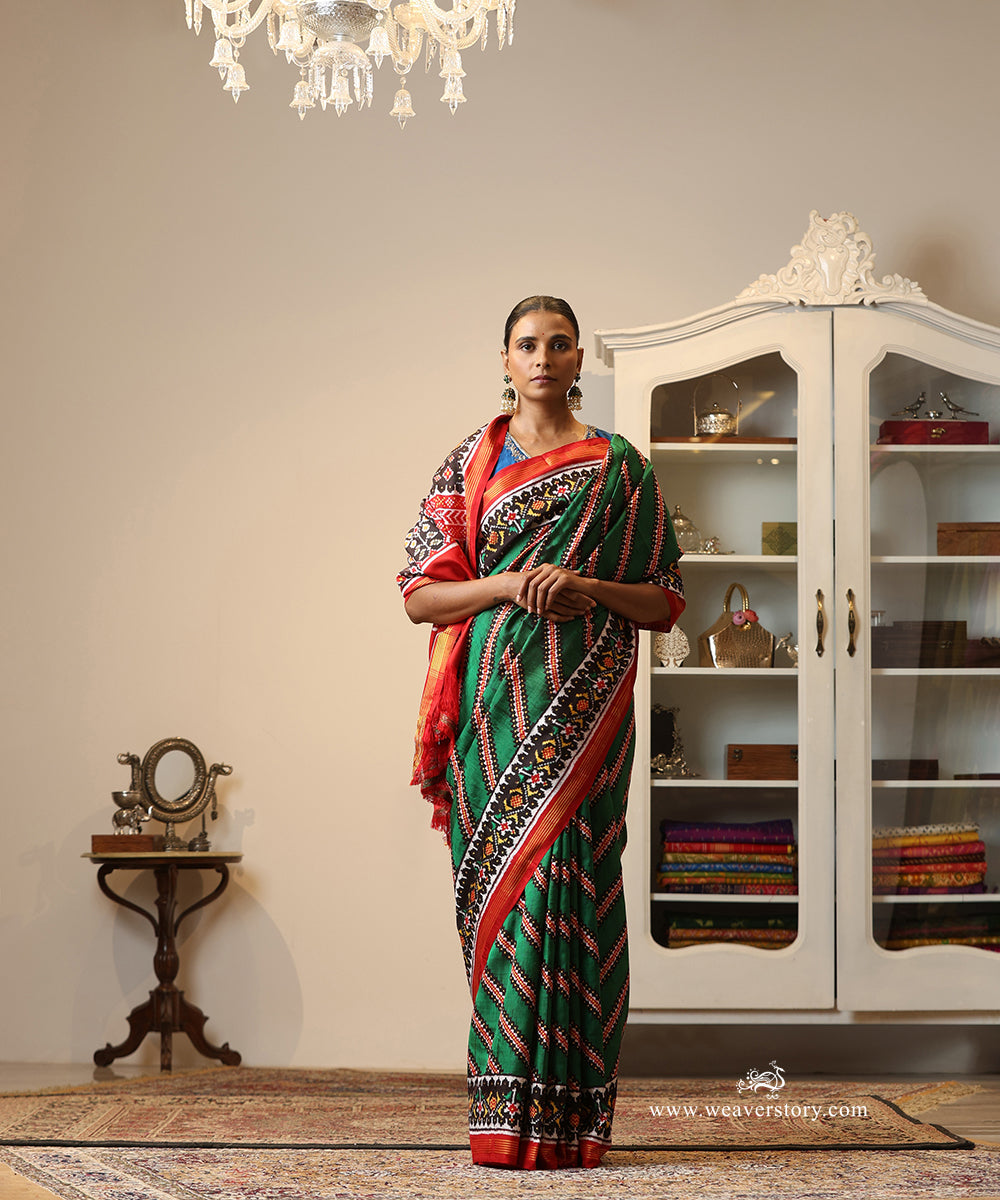 Green_And_Red_Handloom_Double_Ikat_Patola_Saree_WeaverStory_02
