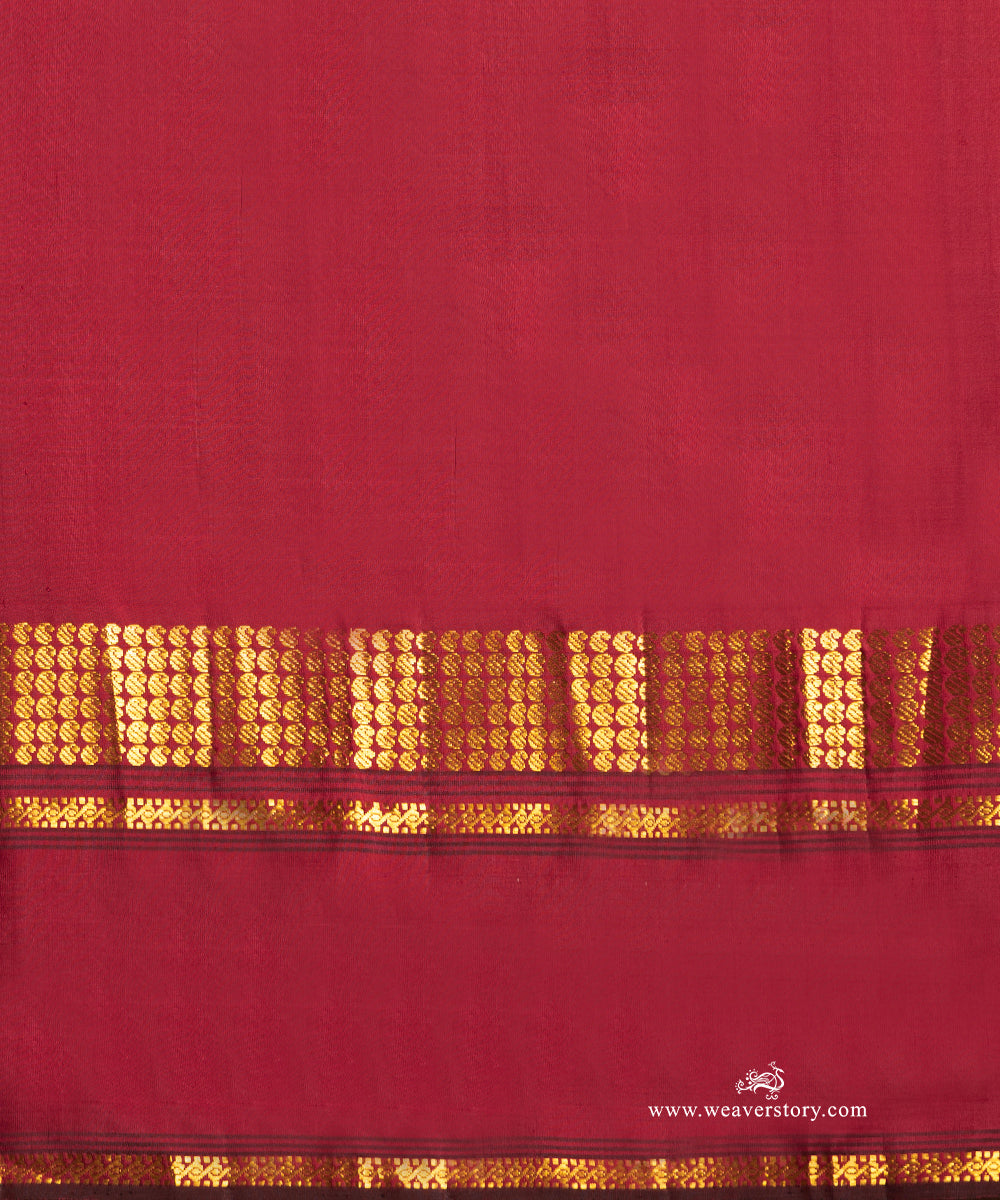 Offwhite_Pure_Silk_Kanjivaram_Saree_With_Red_Korvai_Border_WeaverStory_05