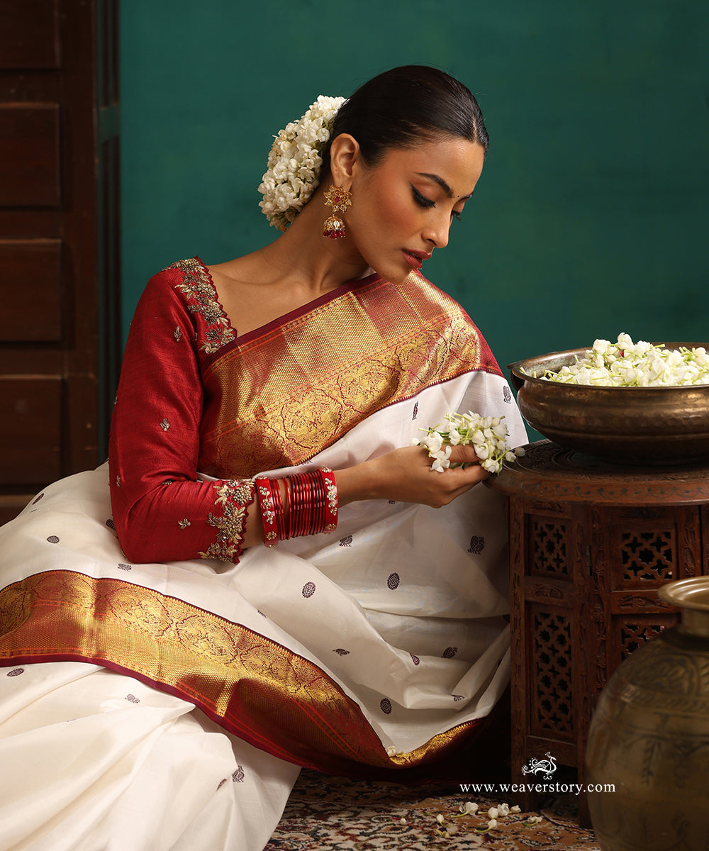 Offwhite_Handloom_Pure_Silk_Kanjivaram_Saree_With_Maroon_Korvai_Border_And_Rudraksh_And_Annapakshi_Thread_Motifs_WeaverStory_02