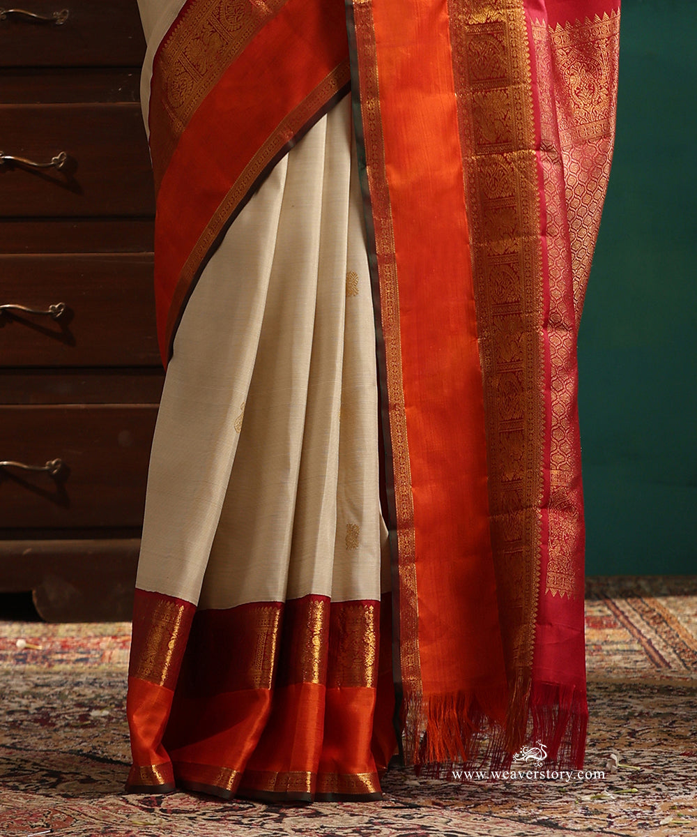Offwhite_Handloom_Pin_Striped_Pure_Silk_Kanjivaram_Saree_With_Orange_And_Maroon_Korvai_Border_And_Paisley_Mayura_Motifs_WeaverStory_04