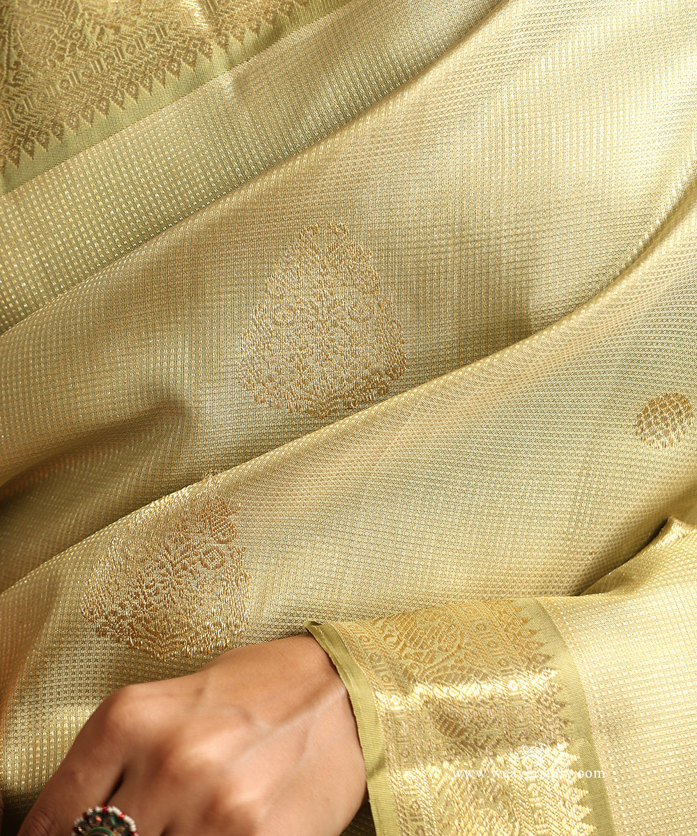 Soft_Green_Handloom_Pure_Silk_Kanjivaram_Saree_With_All_Over_Zari_Weave_And_Sage_Green_Korwai_Border_WeaverStory_05