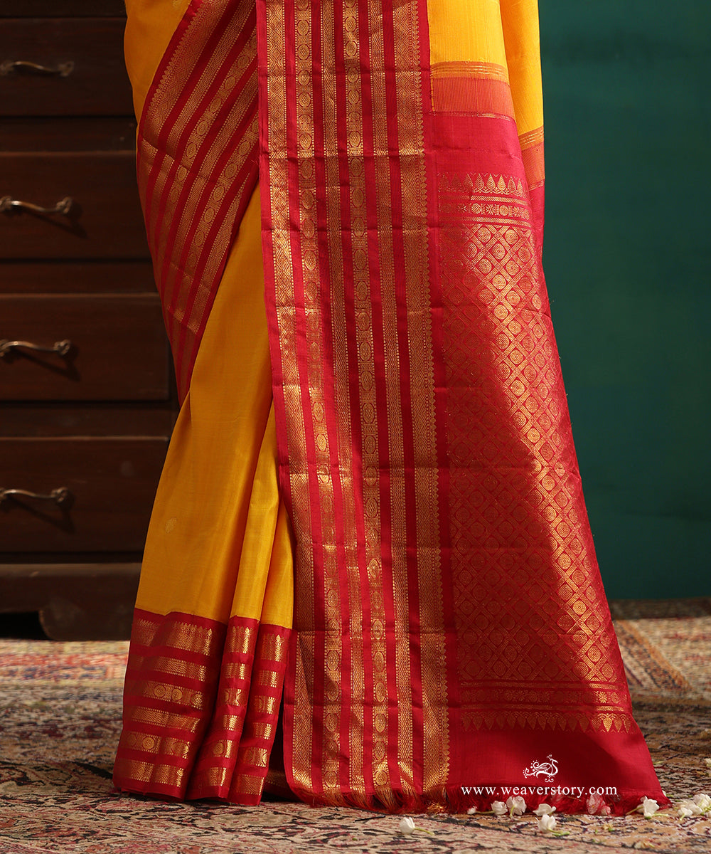 Mango_Yellow_Handloom_Pure_Kanjivaram_Saree_With_Paisleys_And_Mayura_Motif_And_Red_Korwai_Border_WeaverStory_04