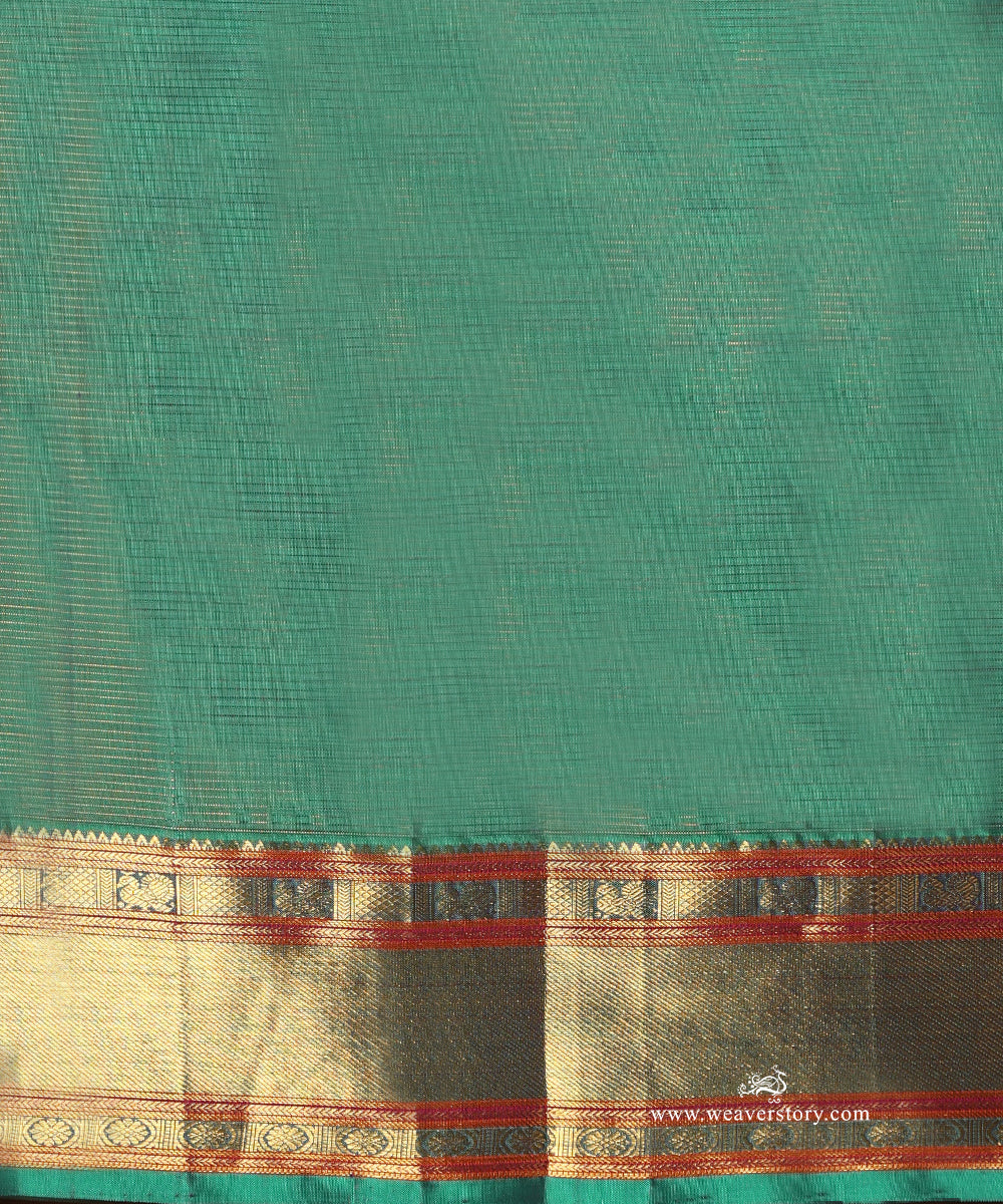 Purple_Pure_Silk_Vaira_Oosi_Kanjivaram_Saree_With_Chakram_And_Annapakshi_Motifs_And_Green_Korwai_Border_WeaverStory_05