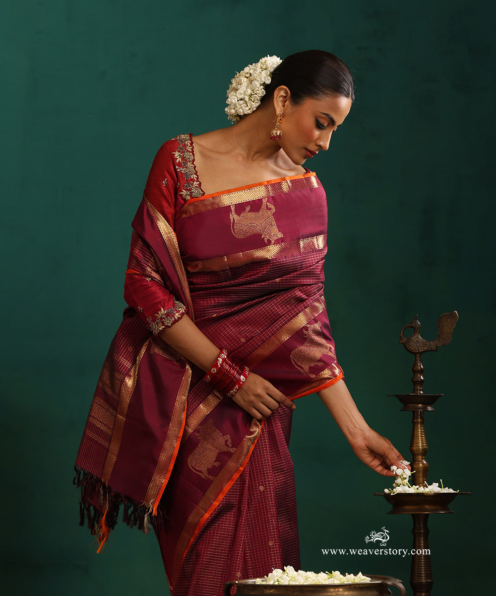 Wine_Handloom_Pure_Silk_Pure_Zari_Checks_Kanjivaram_Saree_With_Nandi_Motif_On_Border_WeaverStory_02