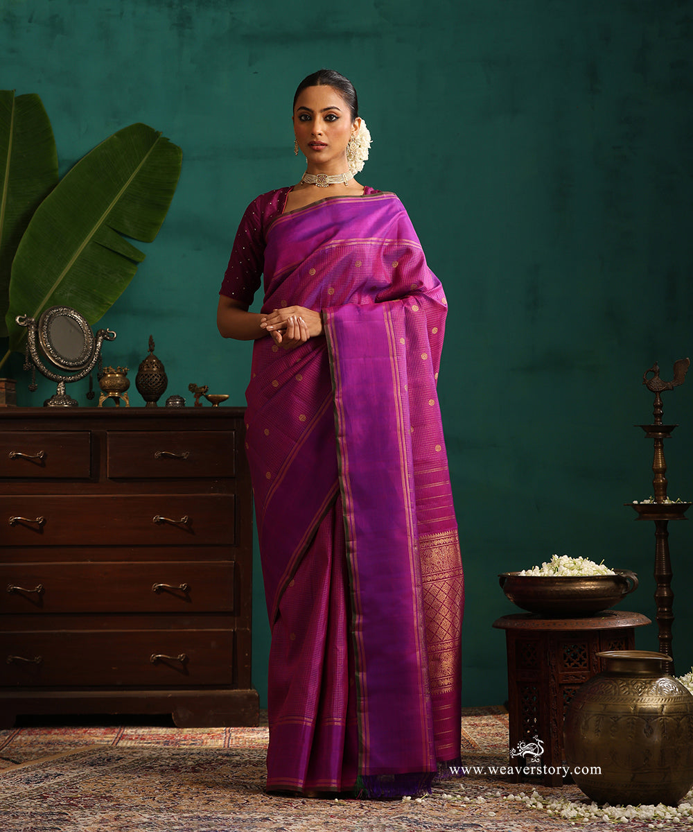Purple_Dual_Tone_Handloom_Pure_Silk_Pure_Zari_Checks_Saree_With_Chakram_Motifs_WeaverStory_01