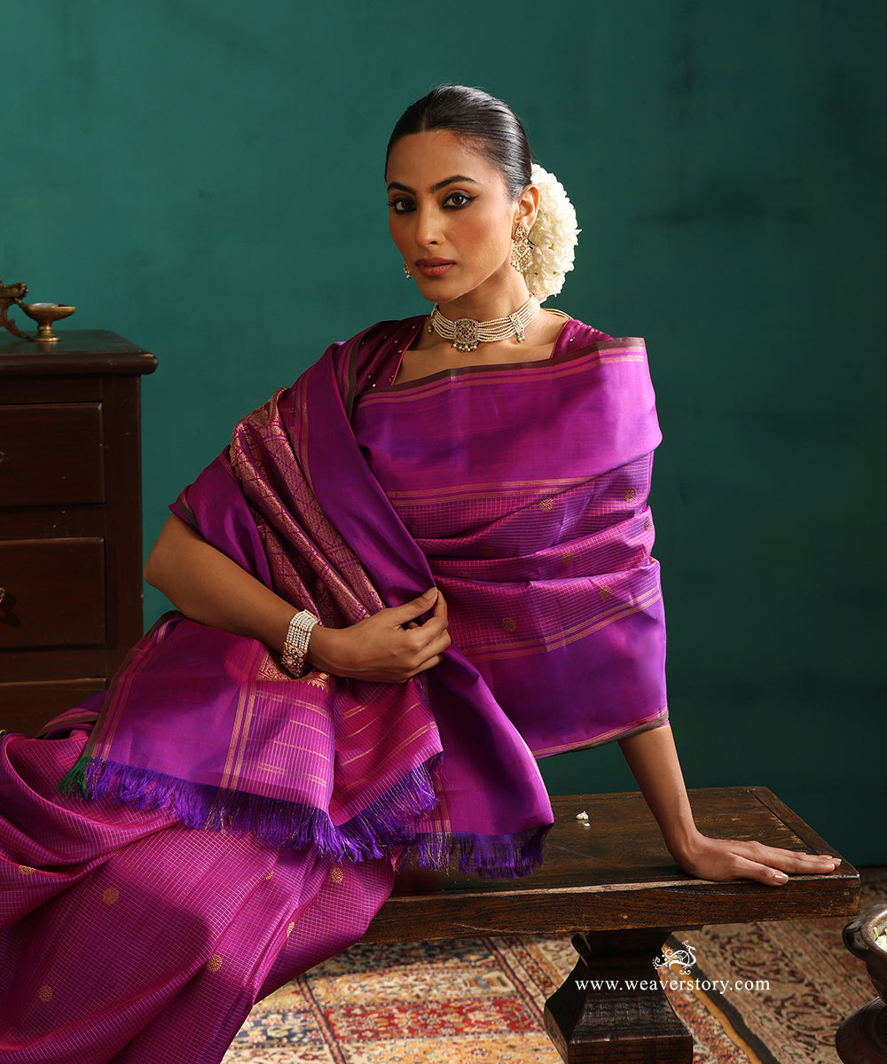 Purple_Dual_Tone_Handloom_Pure_Silk_Pure_Zari_Checks_Saree_With_Chakram_Motifs_WeaverStory_02