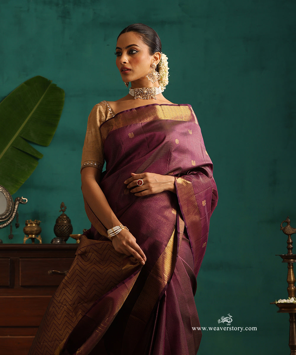 Deep_Purple_Handloom_Pure_Silk_Pure_Zari_Kanjivaram_Saree_With_Chakram_And_Annpakshi_Motifs_And_Chevron_Border_WeaverStory_02