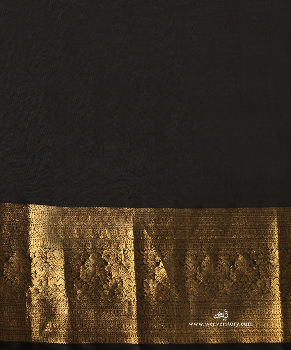 Black_Handloom_Pure_Silk_Pure_Zari_Checks_Kanjivaram_Saree_With_Killi_Motifs_On_Border_WeaverStory_05