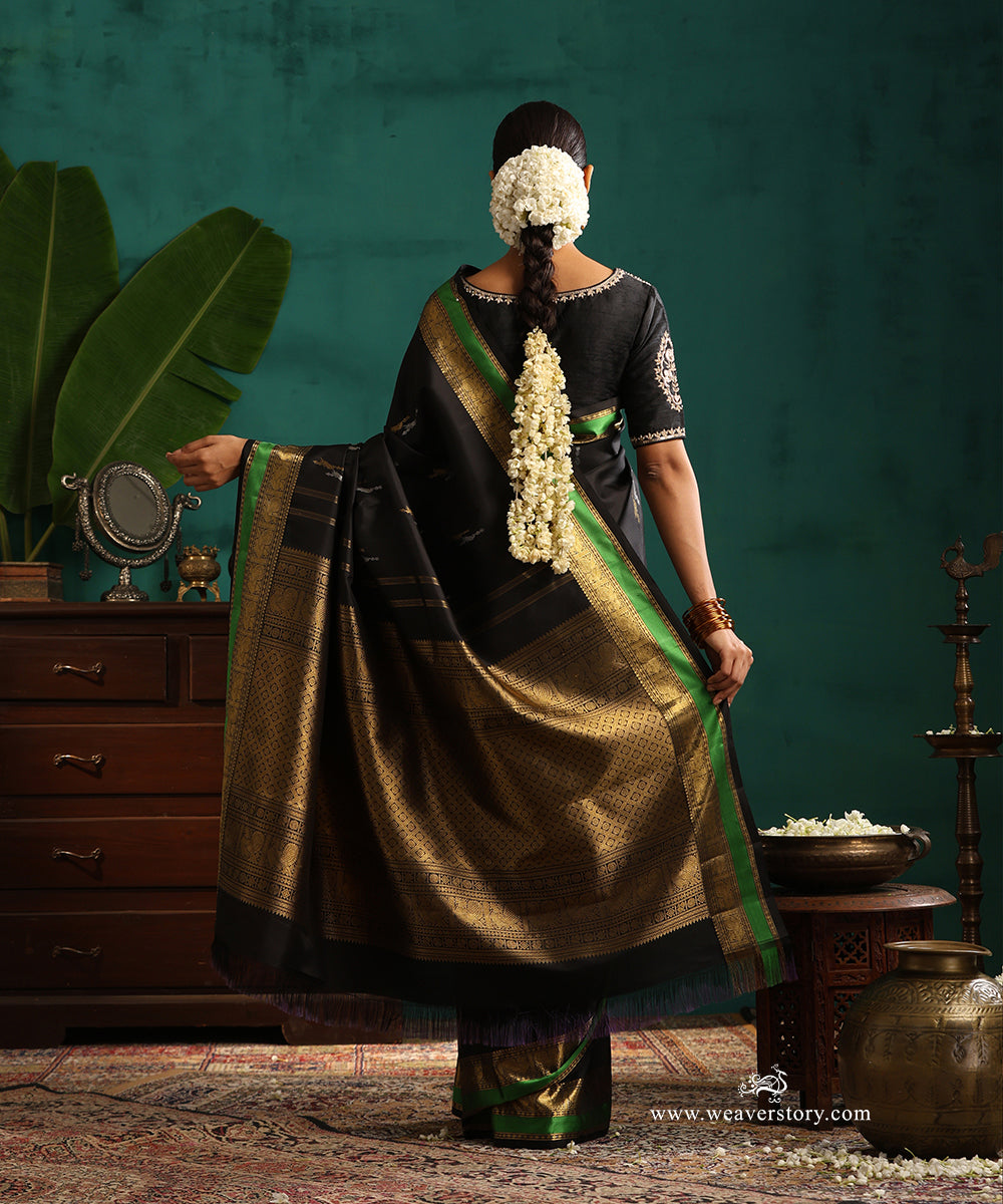 Black_Handloom_Pure_Silk_Pure_Zari_Kajivaram_Saree_With_Killi_Motifs_And_Annapakshi_Border_With_Green_Thread_Work_WeaverStory_03