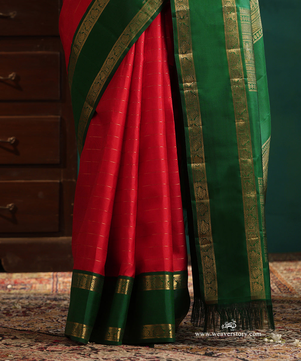 Red_Handloom_Pure_Silk_Pure_Zari_Stripes_Saree_With_Green_Korwai_Annapakshi_Border_WeaverStory_04