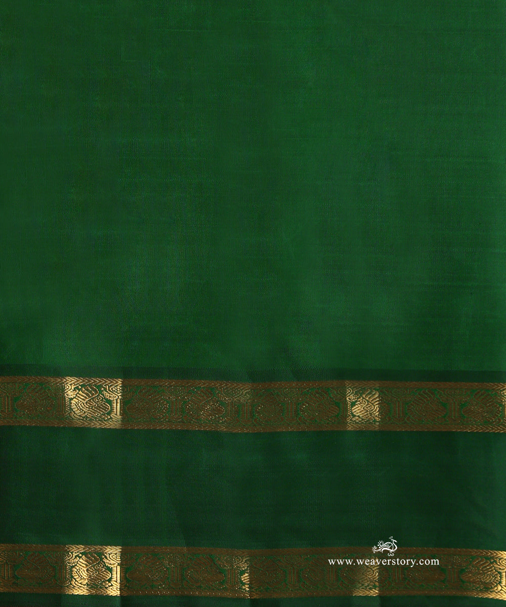 Red_Handloom_Pure_Silk_Pure_Zari_Stripes_Saree_With_Green_Korwai_Annapakshi_Border_WeaverStory_05