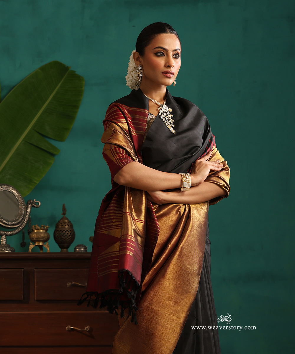 Black_And_Maroon_Handloom_Pure_Silk_Pure_Zari_Antique_Gold_Rising_Temple_Kajivaram_Saree_WeaverStory_02