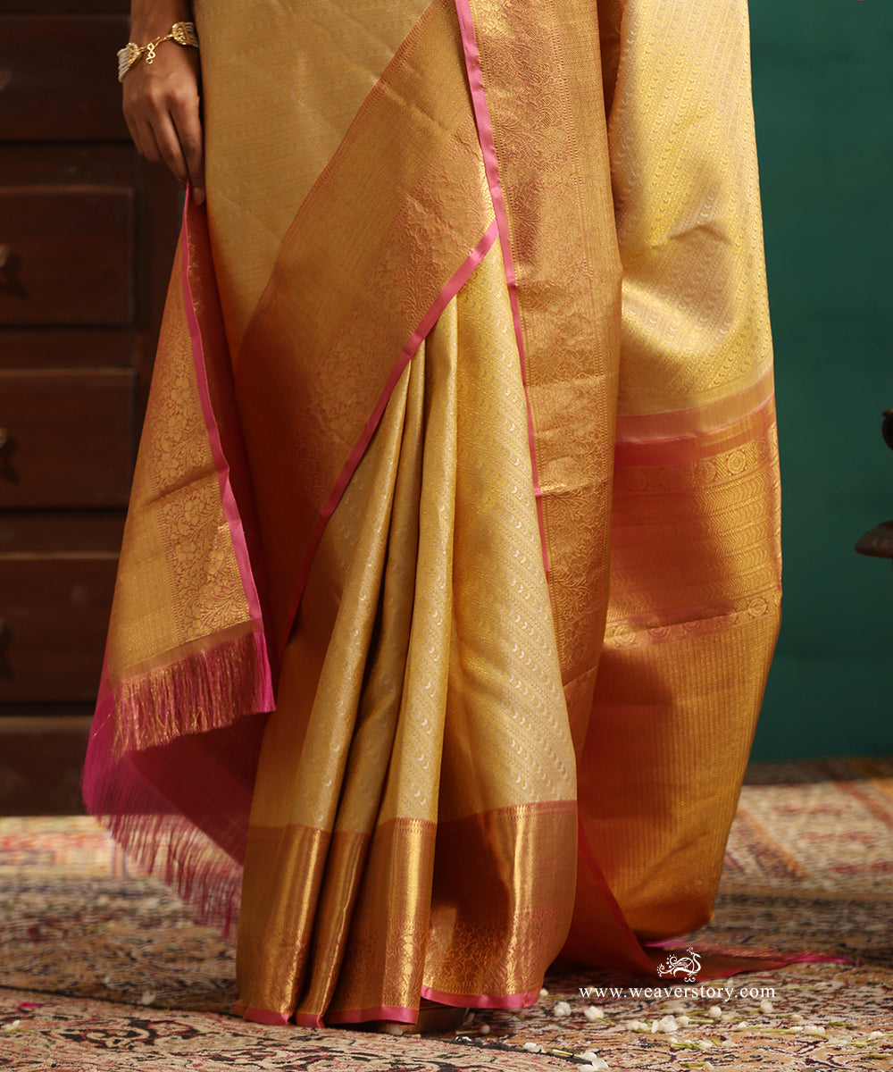 Beige_And_Gold_Handloom_Pure_Silk_Tissue_Kanjivaram_Saree_With_Pink_Border_And_Selvedge_WeaverStory_04