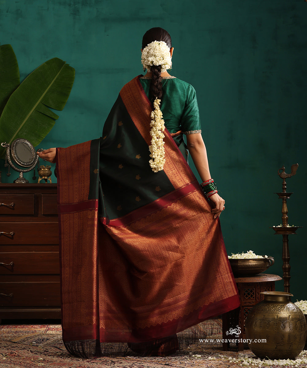 Bottle_Green_Handloom_Pure_Silk_Pure_Zari_Kanjivaram_Saree_With_Ganderberunda_Motifs_And_Wine_Korwai_Border_WeaverStory_03
