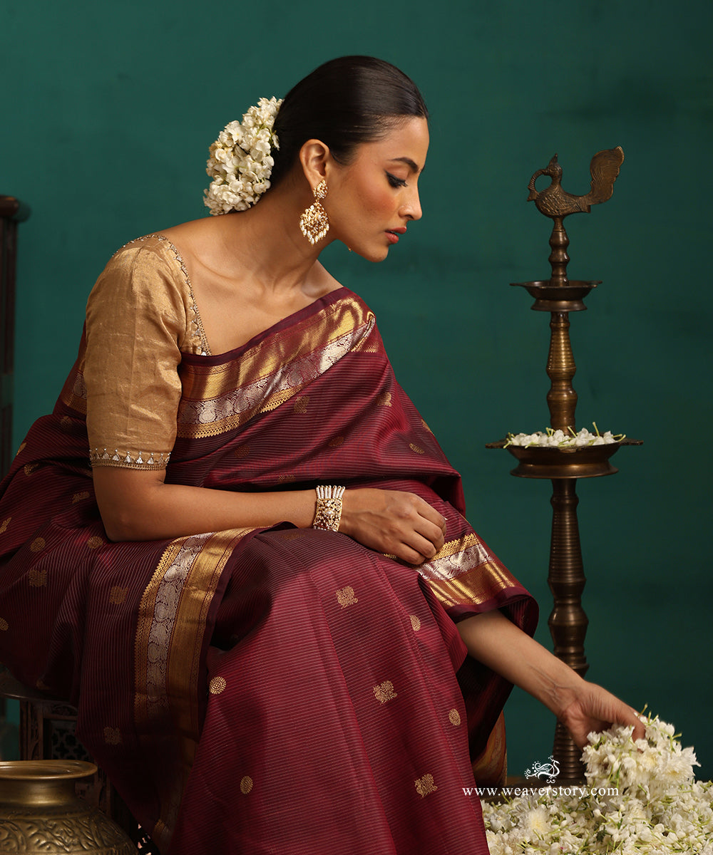 Maroon_Handloom_Pure_Silk_Pure_Zari_Vaira_Oosi_Kanjivaram_Saree_With_Chakram_And_Annapakshi_And_Border_With_Silver_Zari_WeaverStory_02
