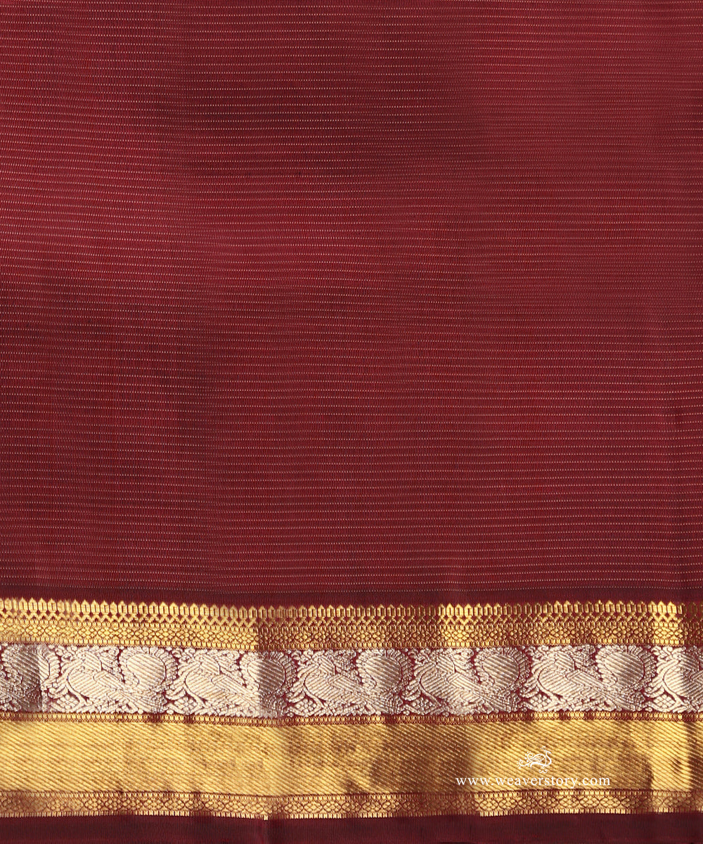 Maroon_Handloom_Pure_Silk_Pure_Zari_Vaira_Oosi_Kanjivaram_Saree_With_Chakram_And_Annapakshi_And_Border_With_Silver_Zari_WeaverStory_05