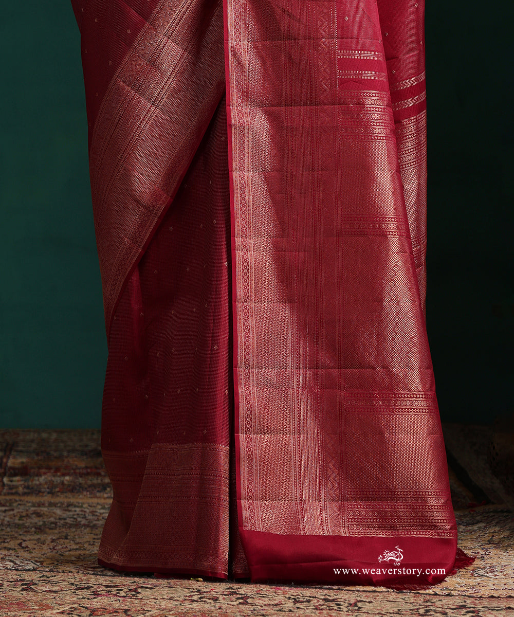 Maroon_Pure_Silk_Kanjivaram_Saree_With_Zari_Border_And_All_Over_Zari_Pin_Stripes_Motifs_WeaverStory_04