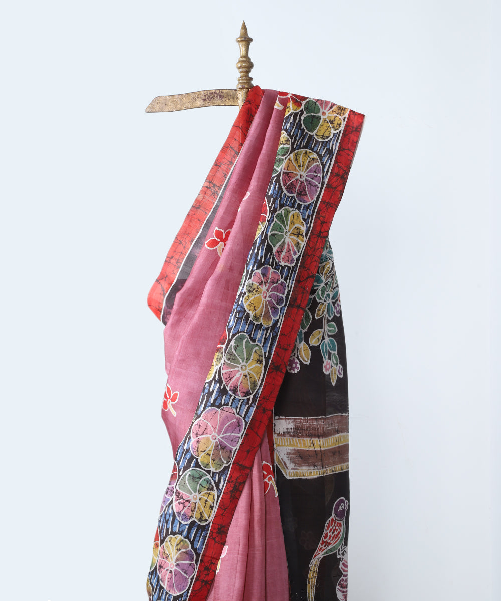 Rose_Pink_And_Black_Handloom_Hand_Batik_Pure_Mulberry_Silk_Saree_With_Kanha_Ji_On_Pallu_WeaverStory_02