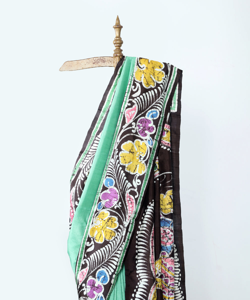 Sea_Green_And_Black_Handloom_Hand_Batik_Pure_Mulberry_Silk_Saree_WeaverStory_02