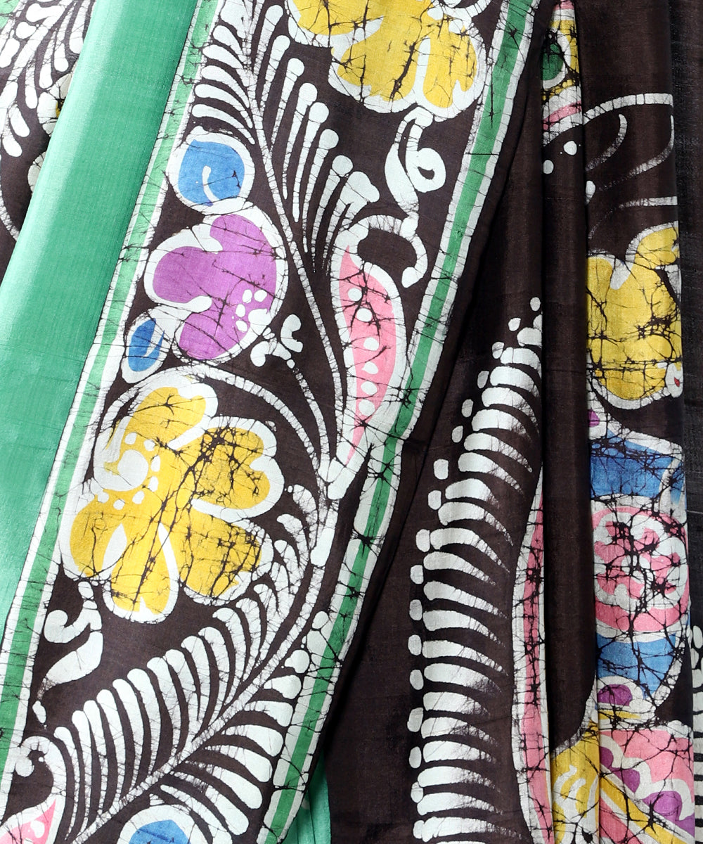 Sea_Green_And_Black_Handloom_Hand_Batik_Pure_Mulberry_Silk_Saree_WeaverStory_04